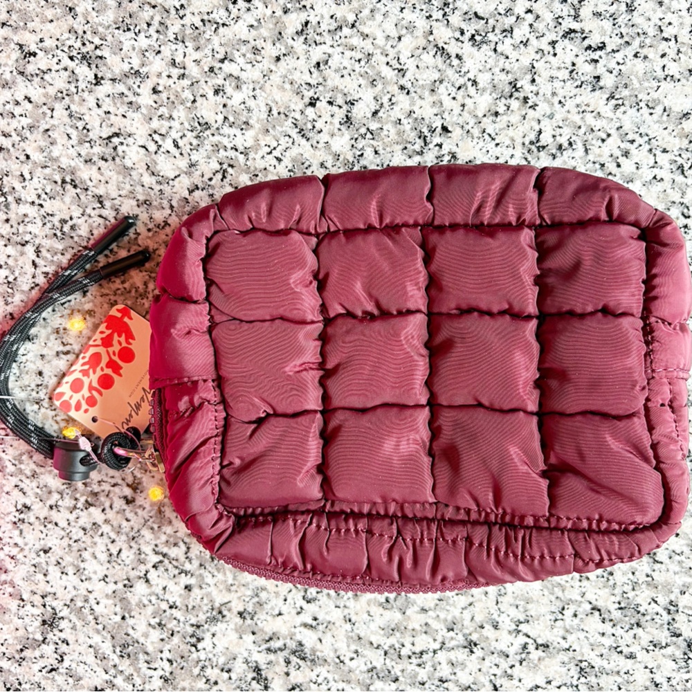 ♥️💖 FP Movement Quilted Mini Case Mahogany NWT - Picture 2 of 6